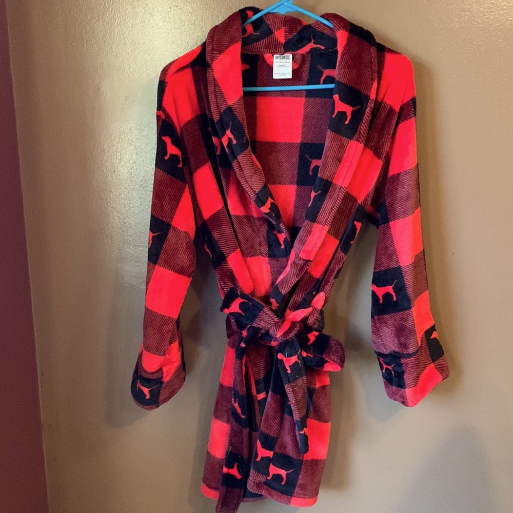 PINK by Victoria’s Secret PLUSH robe. Size xs. Red and black I color.